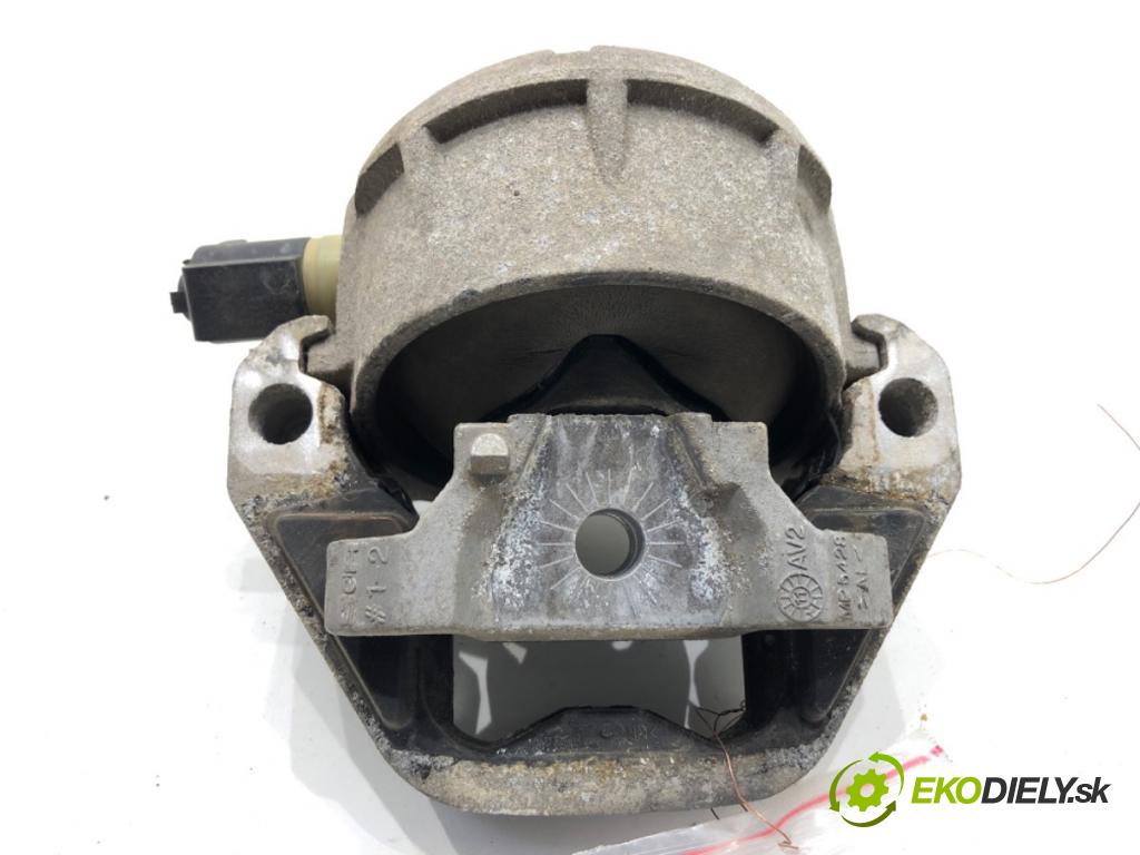 AUDI A6 C7 Kombi 2012 120 kW 2.0 TDI 1968 AirBag motora pravý