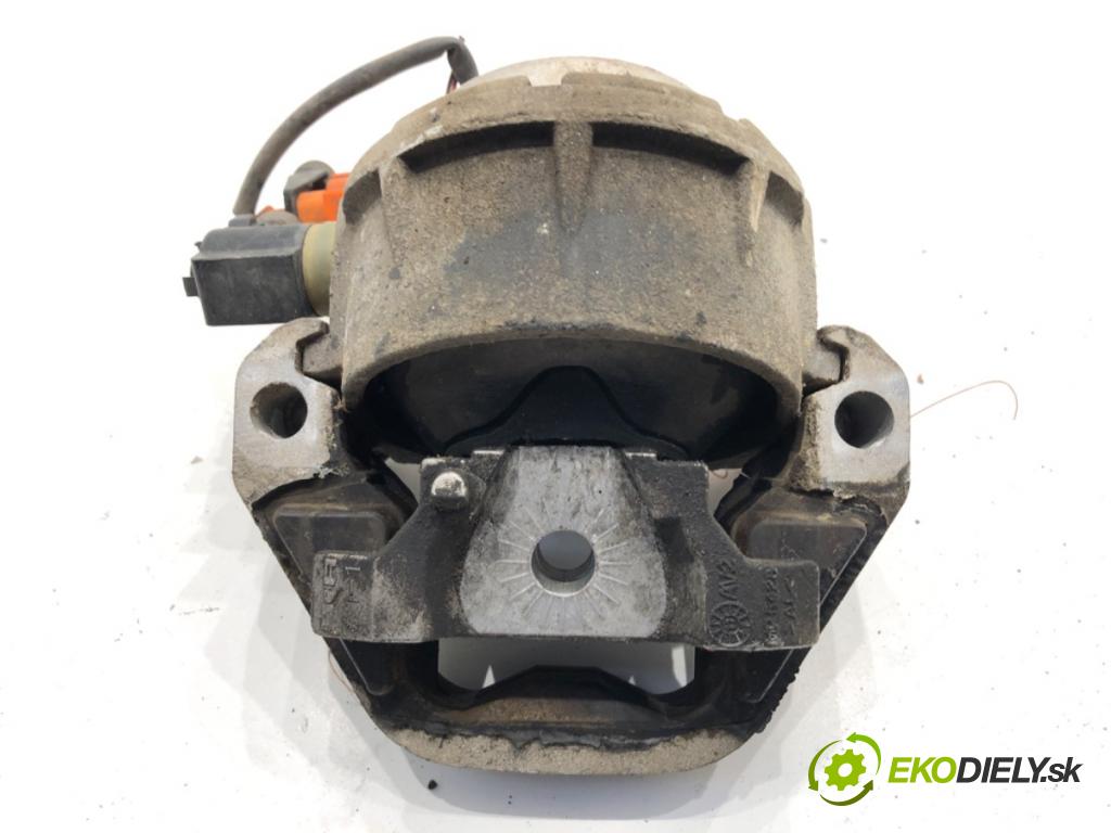 AUDI A6 C7 Kombi 2012 120 kW 2.0 TDI 1968 AirBag motora pravý