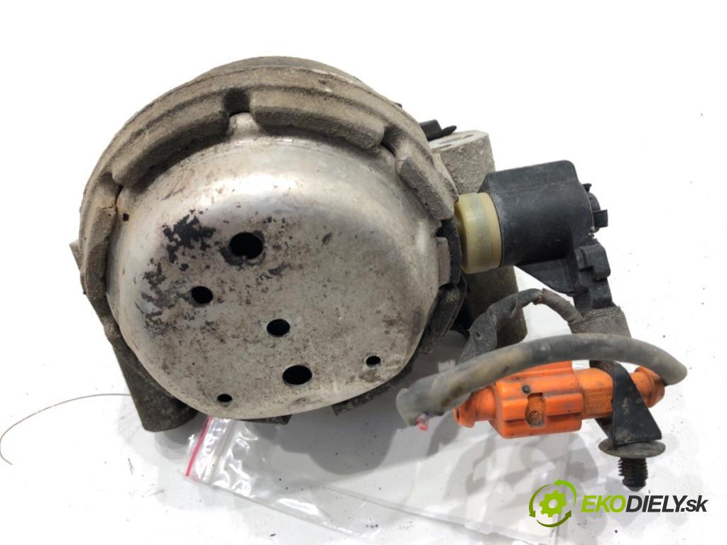 AUDI A6 C7 Kombi 2012 120 kW 2.0 TDI 1968 AirBag motora pravý