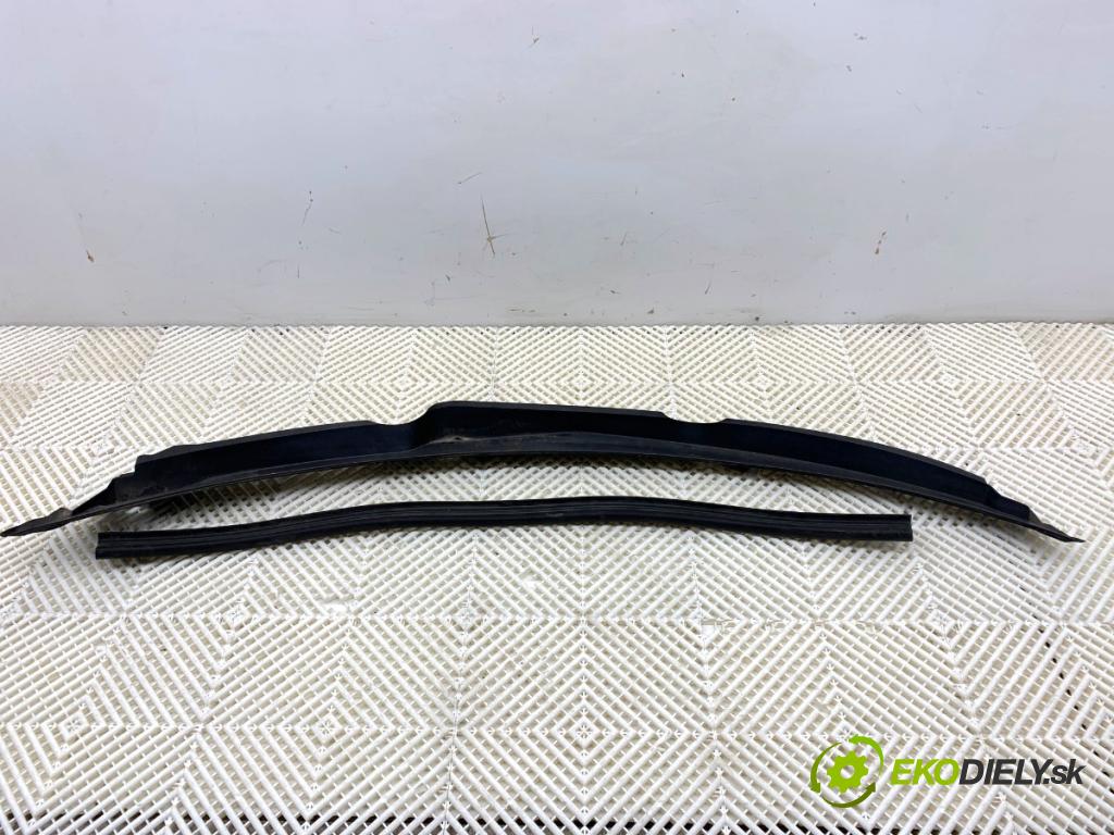 AUDI A6 C7 Kombi 2012 120 kW 2.0 TDI 1968 torpédo plast pod čelní okno 4G1819403 (Plast pod čelním sklem)