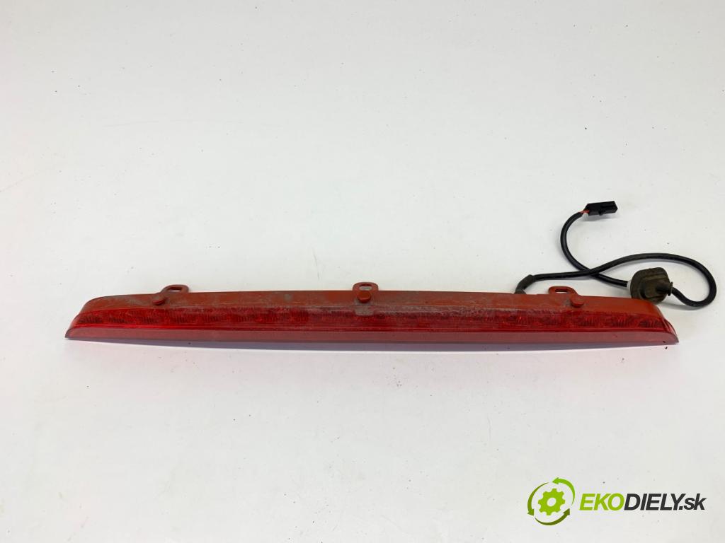 AUDI A6 C7 Kombi 2012 120 kW 2.0 TDI 1968 Svetlo brzdových svetiel 4G9945097