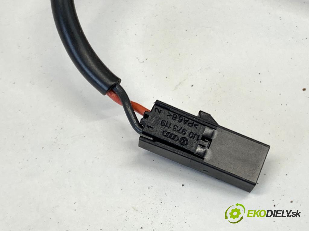 AUDI A6 C7 Kombi 2012 120 kW 2.0 TDI 1968 Svetlo brzdových svetiel 4G9945097