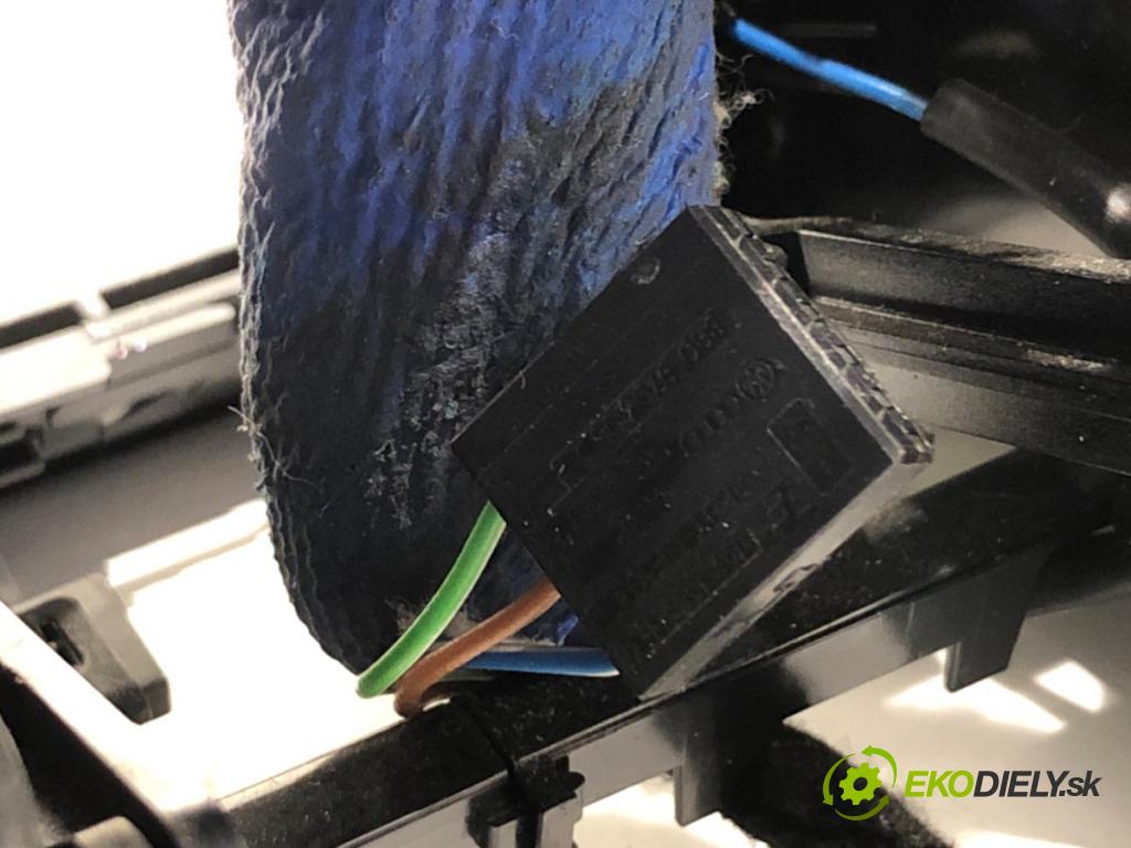 AUDI A6 C7 Kombi 2012 120 kW 2.0 TDI 1968 Mriežky kúrenia predný 9025900