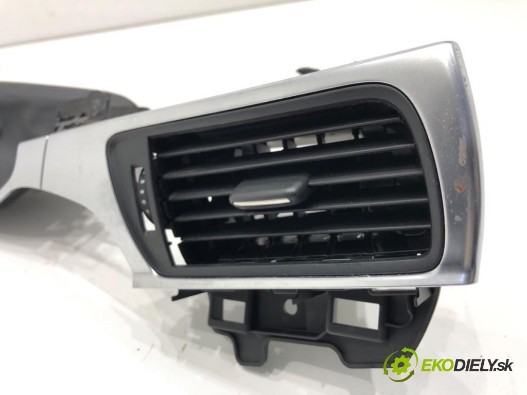 AUDI A6 C7 Kombi 2012 120 kW 2.0 TDI 1968 Mriežky kúrenia ľavy predný 4G1820901