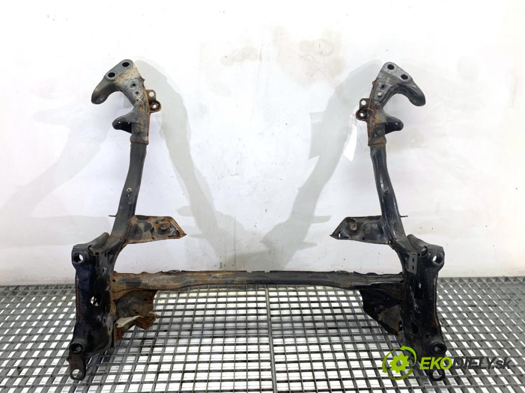 AUDI A6 C7 Kombi 2012 120 kW 2.0 TDI 1968 výztuha pod motor  (Přední výztuha)