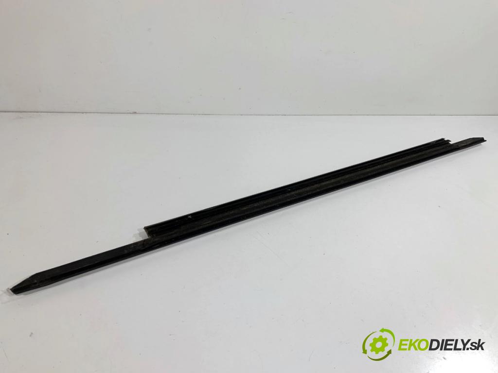 AUDI A6 C7 Kombi 2012 120 kW 2.0 TDI 1968 lišta Sbírání: zadní část pravý chróm 4G0853764