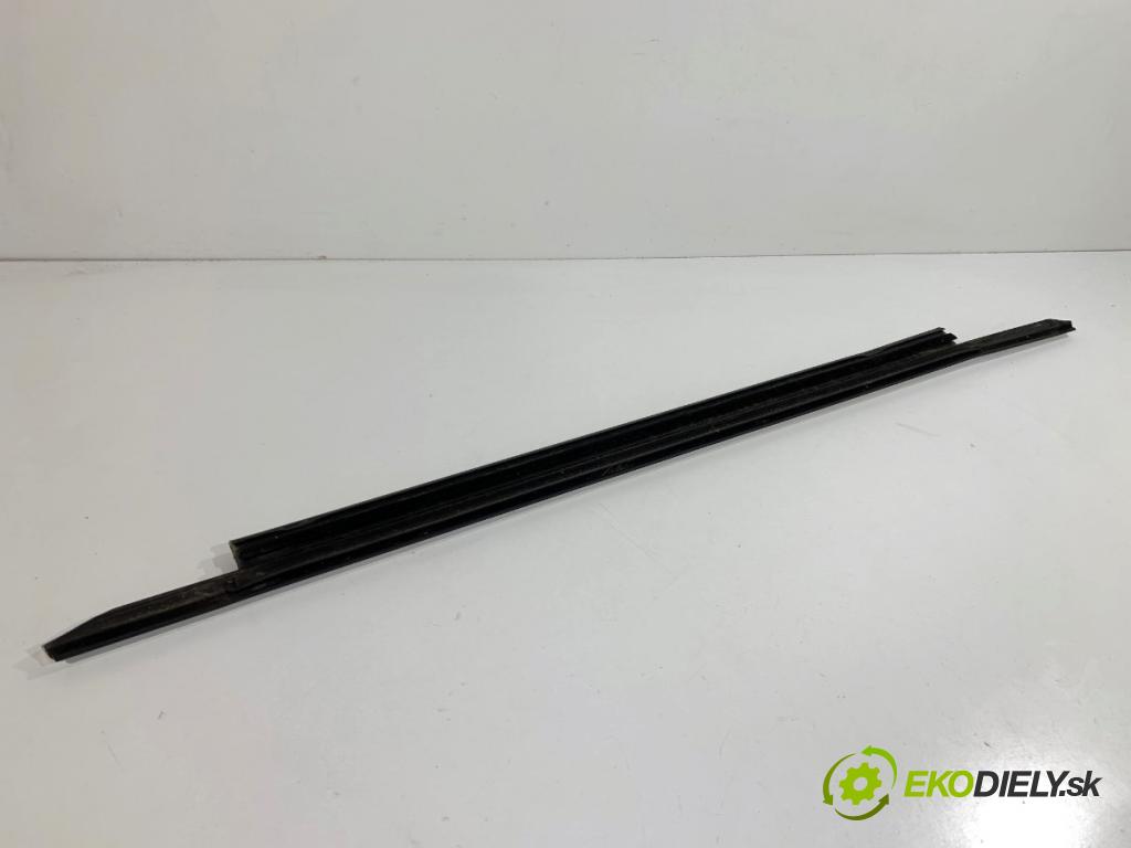 AUDI A6 C7 Kombi 2012 120 kW 2.0 TDI 1968 lišta Sbírání: zadní část levý chróm 4G0853763