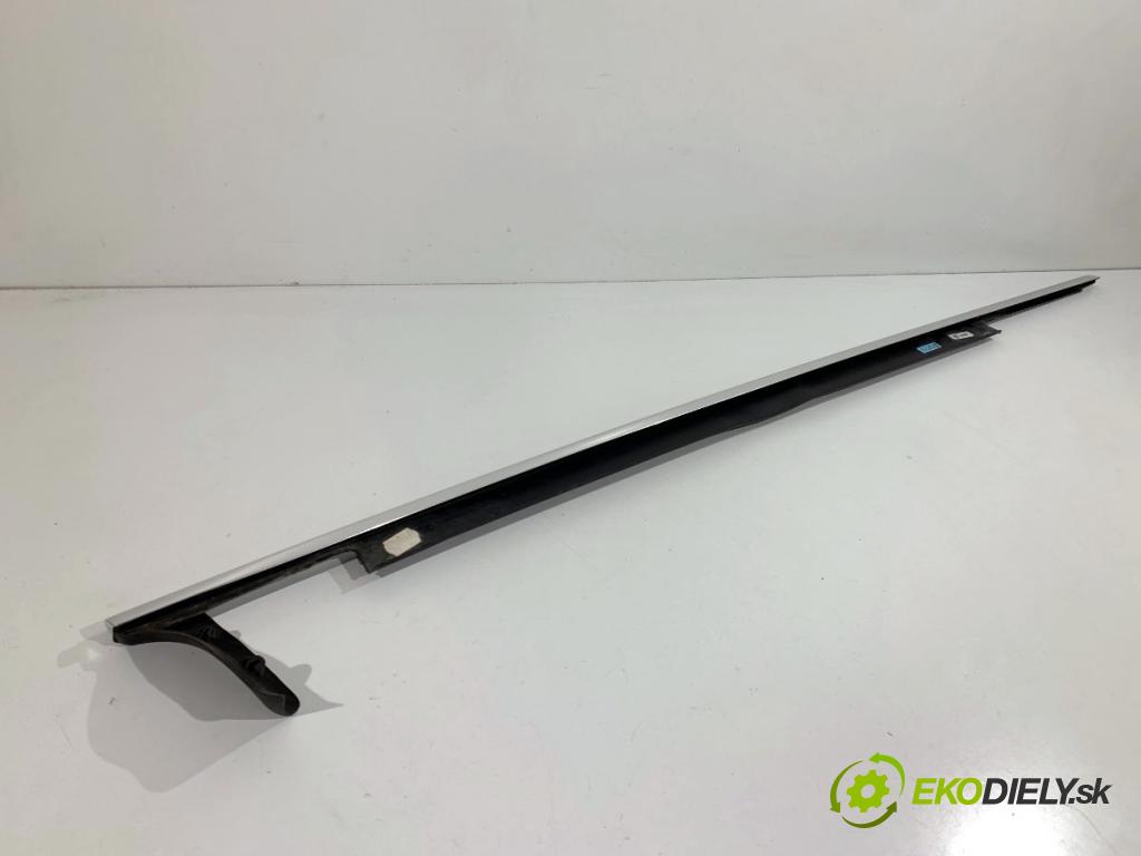 AUDI A6 C7 Kombi 2012 120 kW 2.0 TDI 1968 lišta Sbírání: přední část pravý chróm 4G0853284