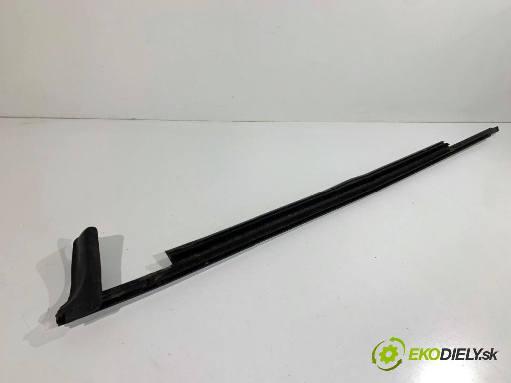 AUDI A6 C7 Kombi 2012 120 kW 2.0 TDI 1968 lišta Sbírání: přední část pravý chróm 4G0853284