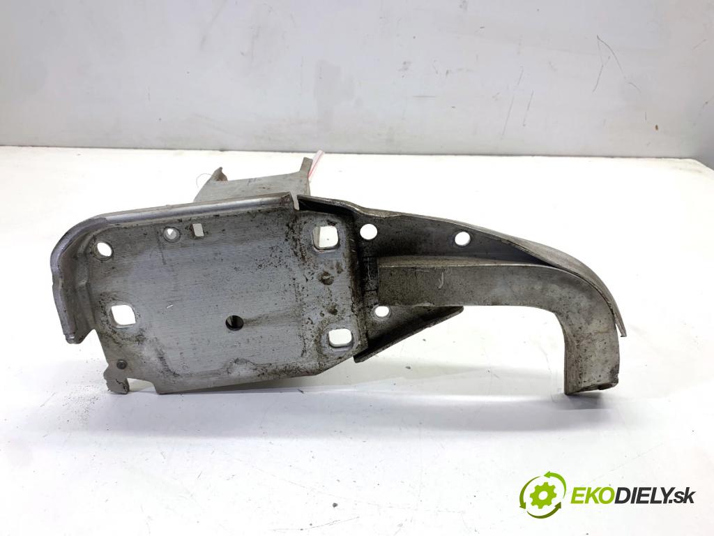 AUDI A6 C7 Kombi 2012 120 kW 2.0 TDI 1968 držiak stláčanie predný pravá 4G0807134F