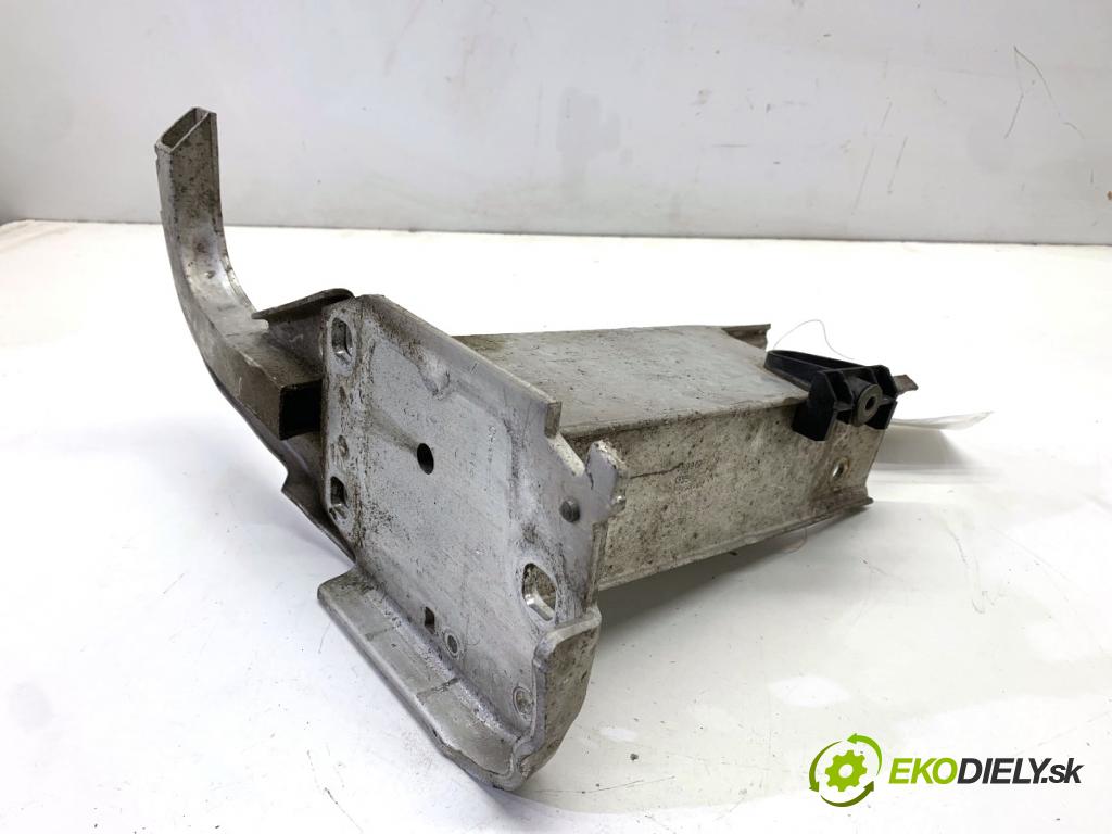 AUDI A6 C7 Kombi 2012 120 kW 2.0 TDI 1968 držiak stláčanie predný pravá 4G0807134F