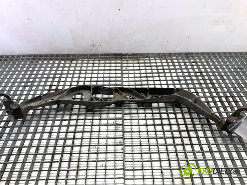 AUDI A6 C7 Kombi 2012 120 kW 2.0 TDI 1968 Výstuha držiak podpera Motor 8K0199521Q