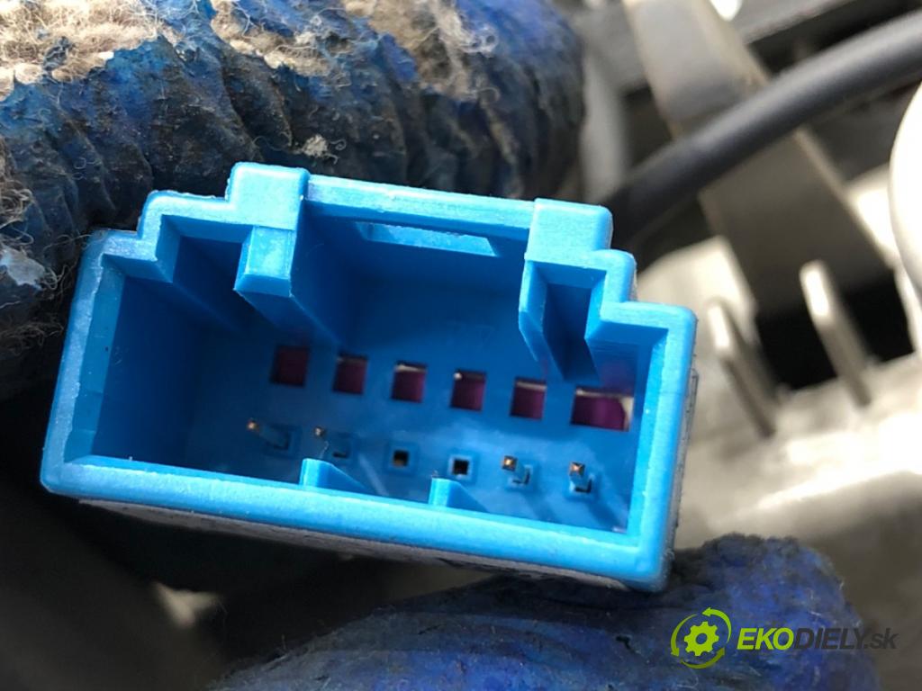 AUDI A6 C7 Kombi 2012 120 kW 2.0 TDI 1968 světlo stropní 4G0947135H