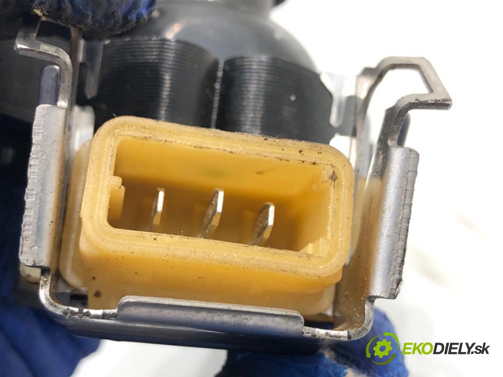 BMW E53 SUV 2001 170 kW 3.0 i 2979 cívka zapalovací NGKU5005 (Zážehová cívka)