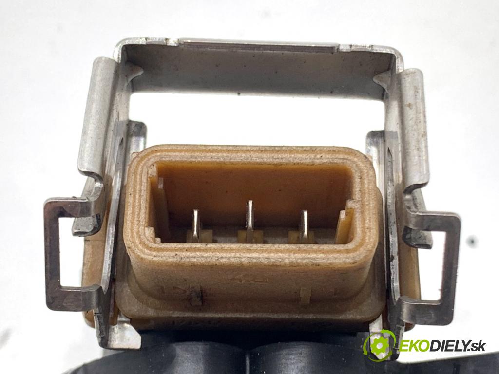 BMW E53 SUV 2001 170 kW 3.0 i 2979 Cievka zapaľovacia NGKU5005 (Zapaľovacia cievka)