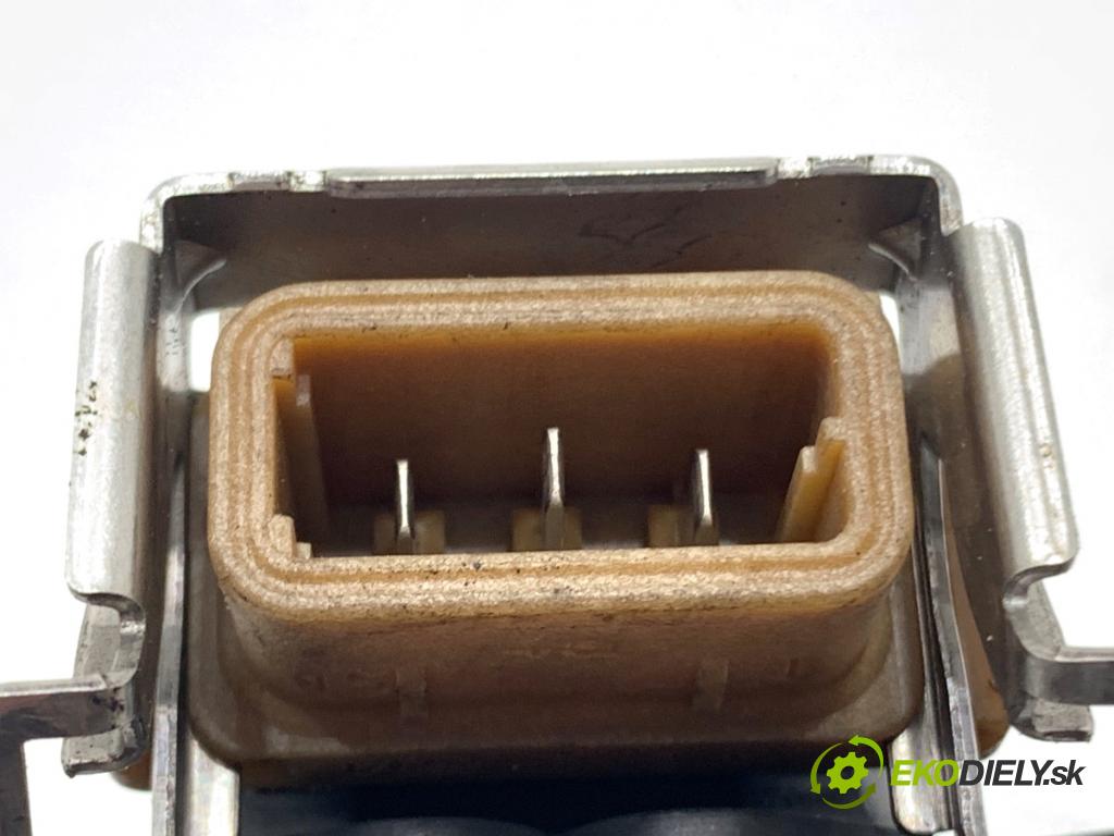 BMW E53 SUV 2001 170 kW 3.0 i 2979 cívka zapalovací NGKU5005 (Zážehová cívka)