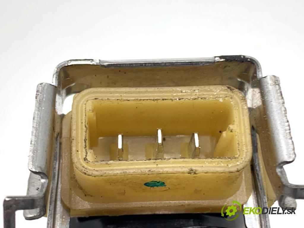 BMW E53 SUV 2001 170 kW 3.0 i 2979 Cievka zapaľovacia NGKU5005 (Zapaľovacia cievka)