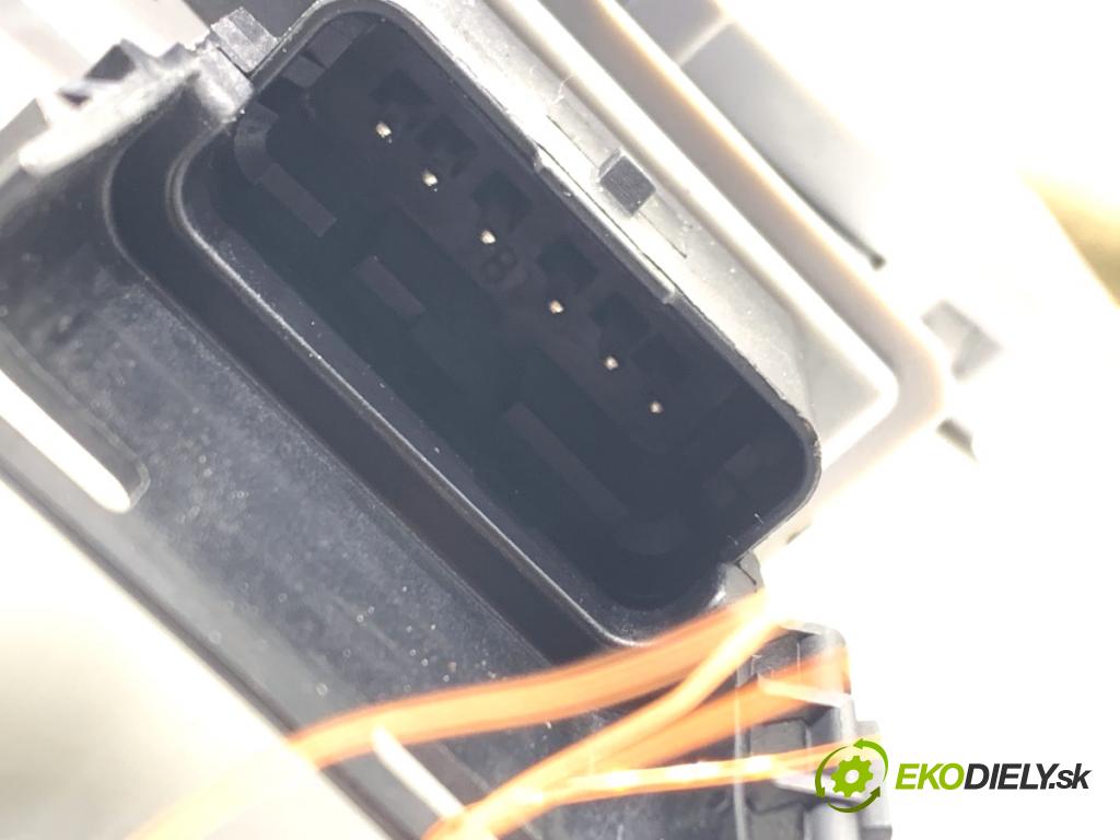 CITROEN BERLINGO II nadwozie wielkoprzestrzenne (MPV) 2016 73 kW 1.6 BlueHDi 100 1560 zámok dveře levý zadní část PSA828417