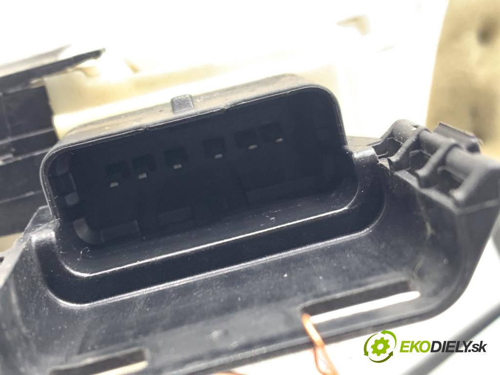 CITROEN BERLINGO II nadwozie wielkoprzestrzenne (MPV) 2016 73 kW 1.6 BlueHDi 100 1560 zámok dveře levý přední část PSA828406