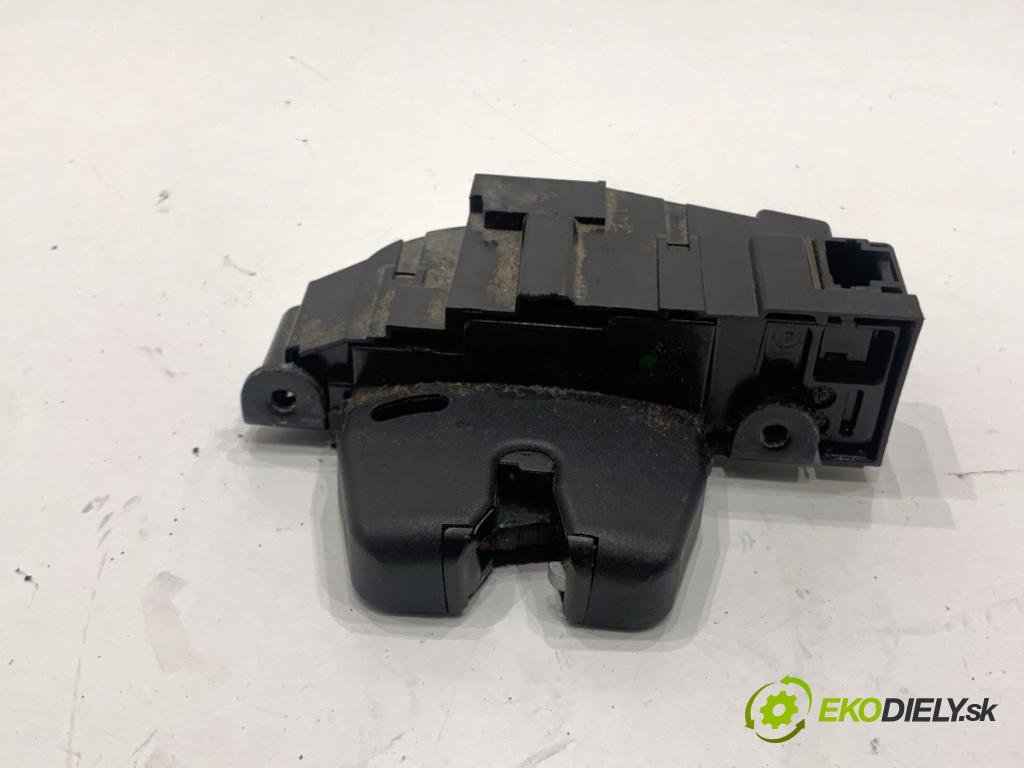 CITROEN BERLINGO II nadwozie wielkoprzestrzenne (MPV) 2016 73 kW 1.6 BlueHDi 100 1560 zámok dveří zadní část 