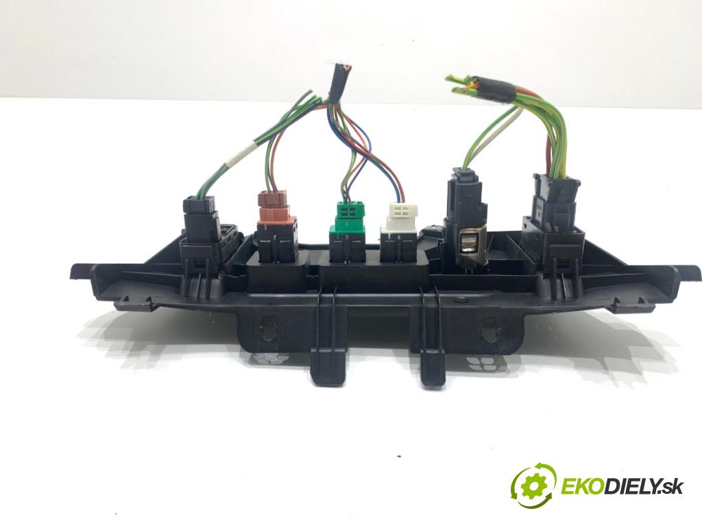 CITROEN BERLINGO II nadwozie wielkoprzestrzenne (MPV) 2016 73 kW 1.6 BlueHDi 100 1560 Prepínač okien  (Prepínacie páčky pod volantom)