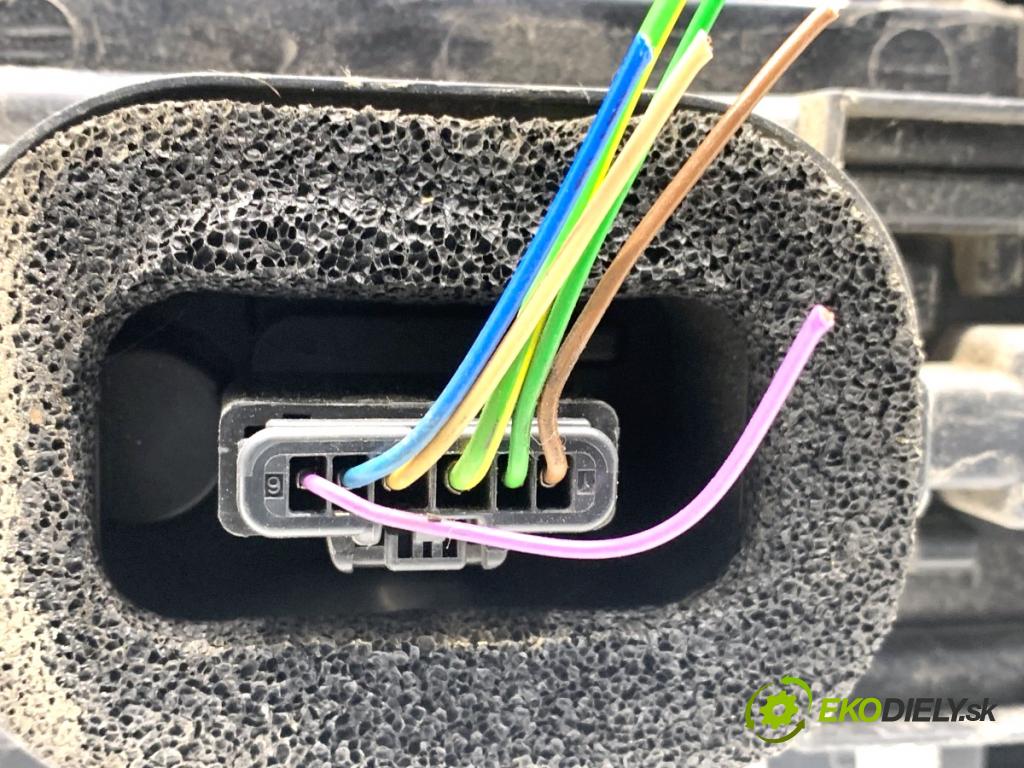 CITROEN BERLINGO II nadwozie wielkoprzestrzenne (MPV) 2016 73 kW 1.6 BlueHDi 100 1560 Svetlo pravy zad