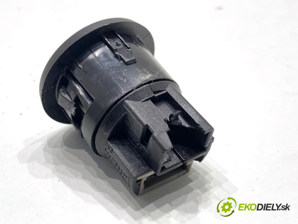 CITROEN BERLINGO II nadwozie wielkoprzestrzenne (MPV) 2016 73 kW 1.6 BlueHDi 100 1560 HNÍZDO: USB 9800714777