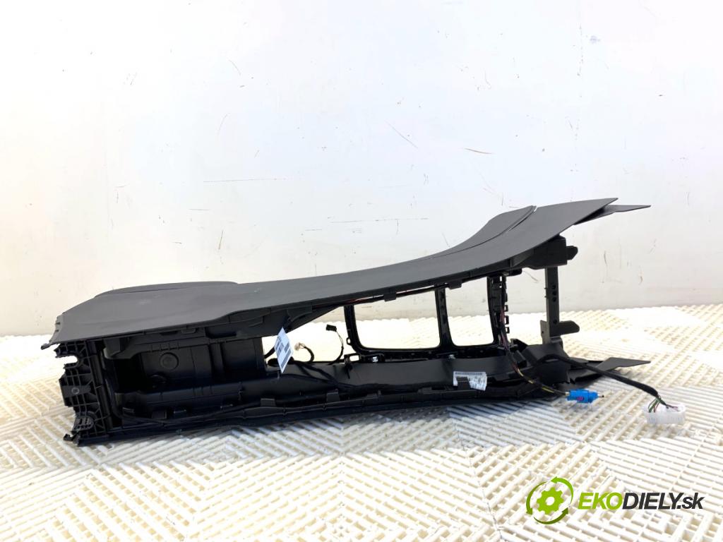 MERCEDES-BENZ KLASA GLA SUV 2017 100 kW GLA 200 CDI 4-matic (156.902) 2143 Tunel stredový opierka