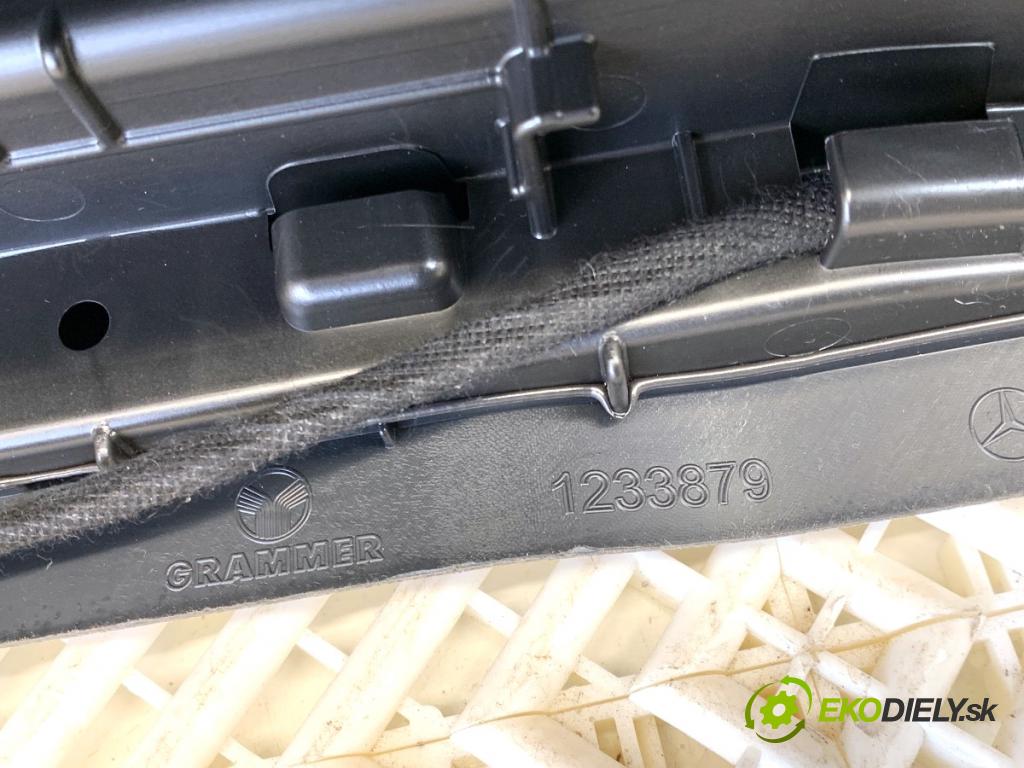 MERCEDES-BENZ KLASA GLA SUV 2017 100 kW GLA 200 CDI 4-matic (156.902) 2143 Tunel stredový opierka