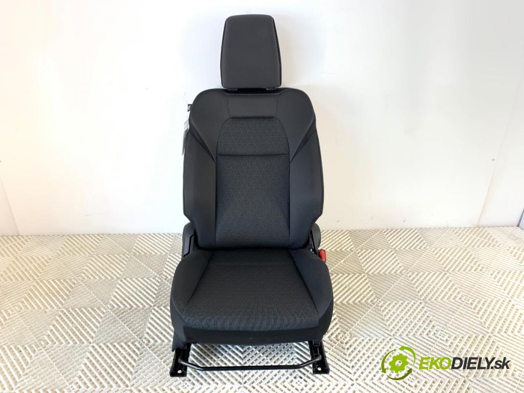 SUZUKI SWIFT VI liftback 2024 61 kW 1.2 VVT Hybrid (ZCEDS, AOL312) 1197 sedadlo pravý přední část 