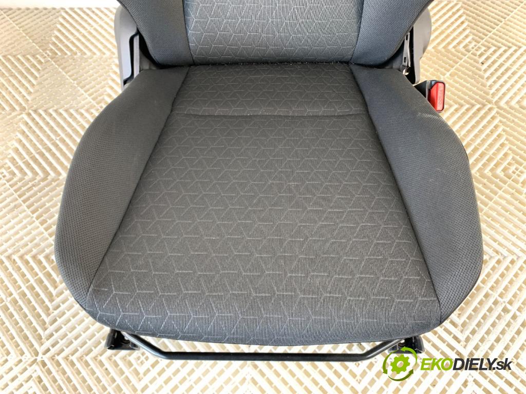 SUZUKI SWIFT VI liftback 2024 61 kW 1.2 VVT Hybrid (ZCEDS, AOL312) 1197 Sedadlo pravy predný