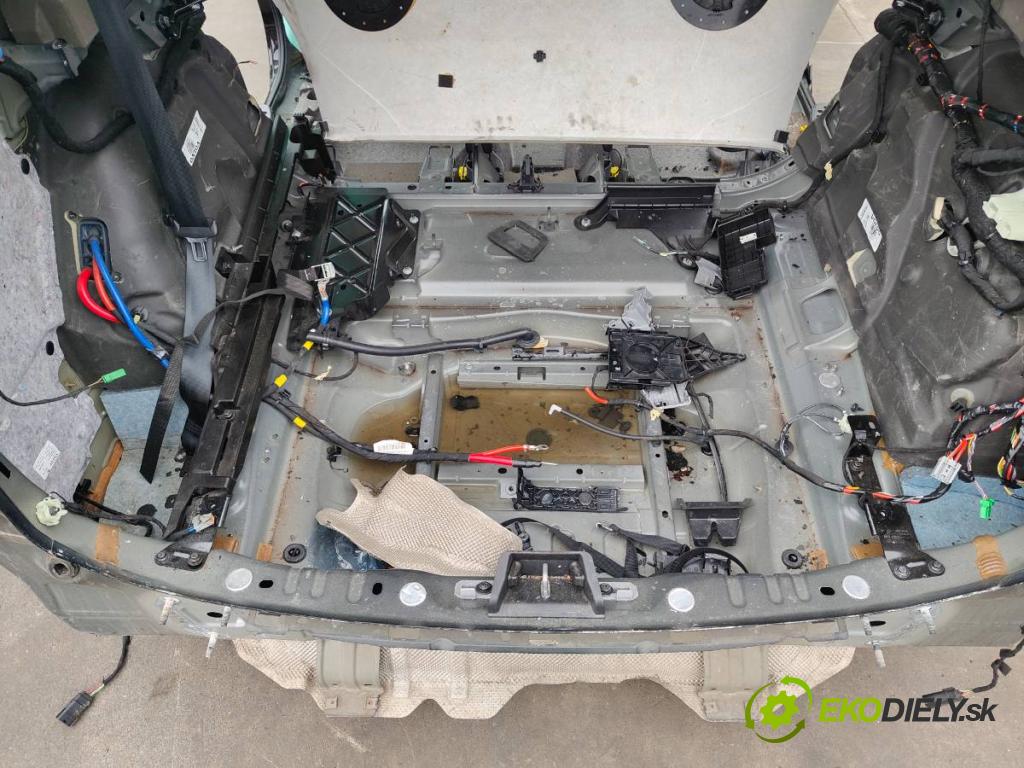 VOLVO XC60 II SUV 2020 173 kW B5 Mild-Hybrid AWD 1969 karoséria ČTVRŤÁK: Blatník prah strecha PODŁUŻNICA