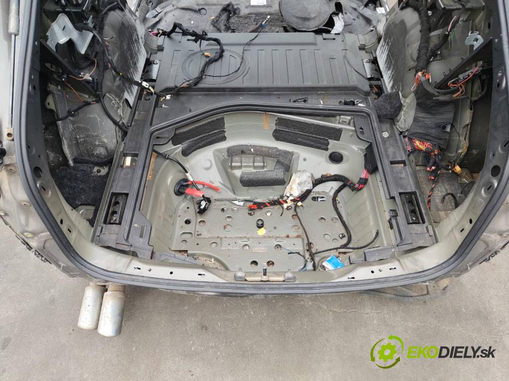 AUDI A6 C7 Kombi 2012 120 kW 2.0 TDI 1968 karoséria ČTVRŤÁK: Blatník prah strecha PODŁUŻNICA