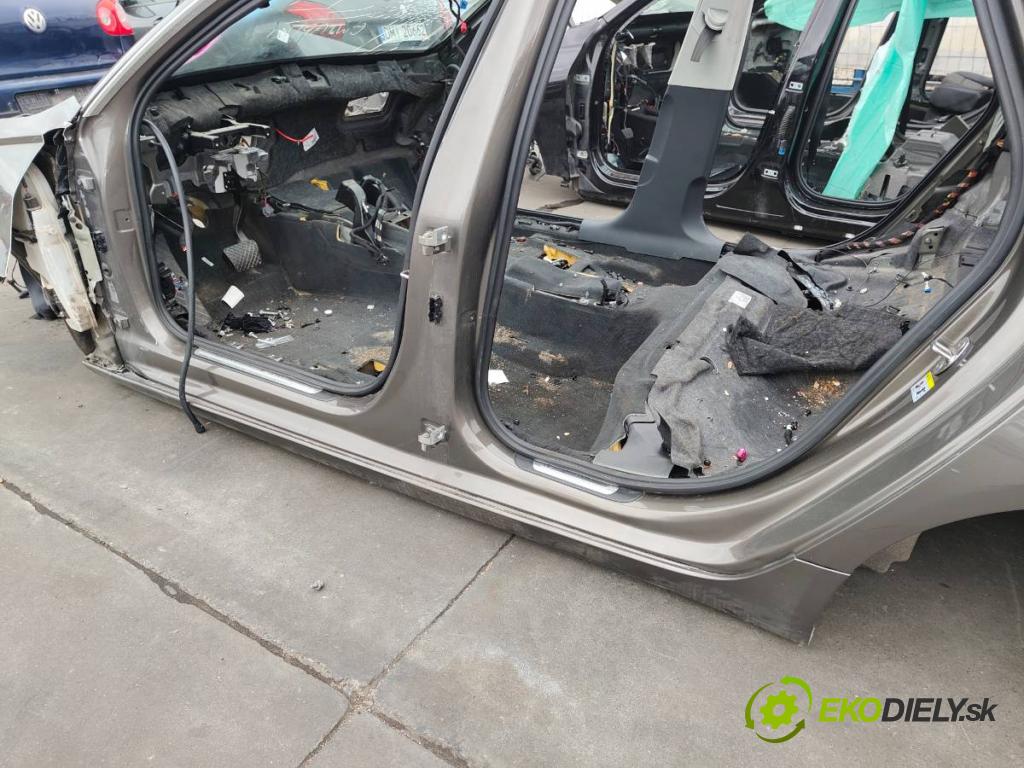 AUDI A6 C7 Kombi 2012 120 kW 2.0 TDI 1968 karoséria ČTVRŤÁK: Blatník prah strecha PODŁUŻNICA
