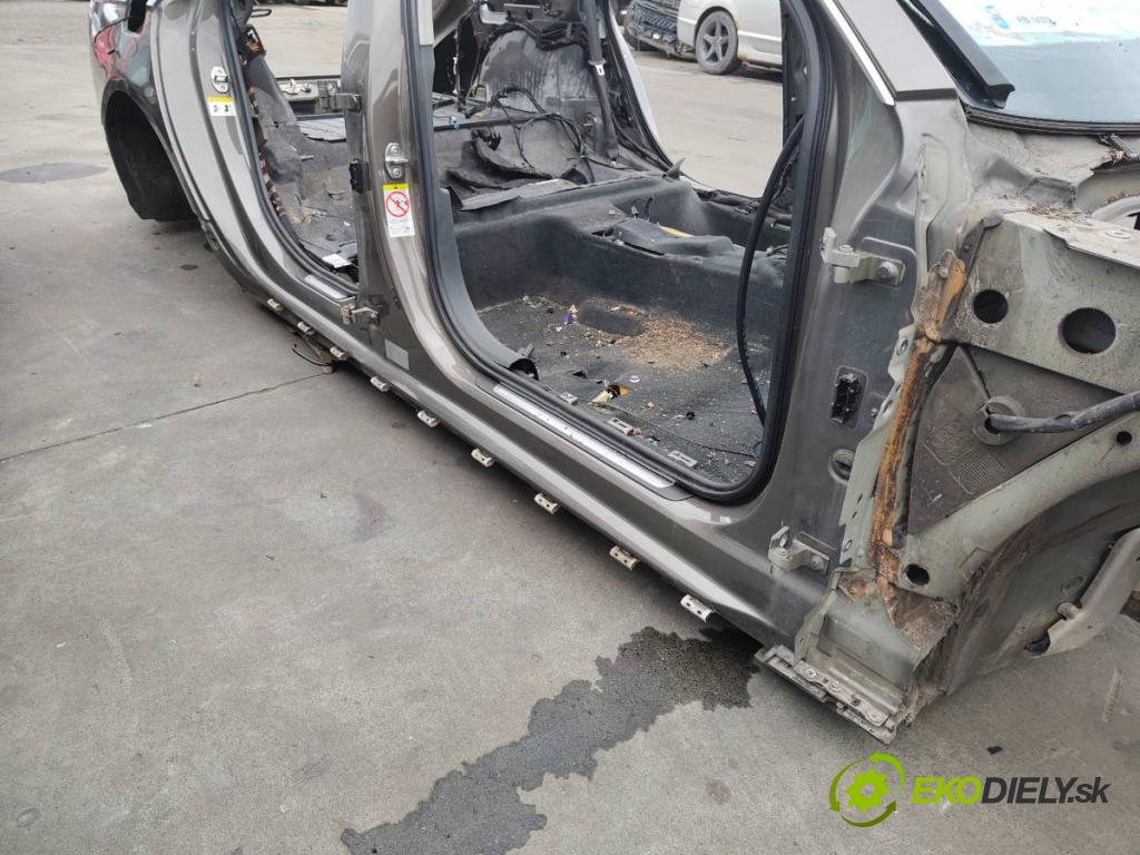 AUDI A6 C7 Kombi 2012 120 kW 2.0 TDI 1968 karoséria ČTVRŤÁK: Blatník prah strecha PODŁUŻNICA