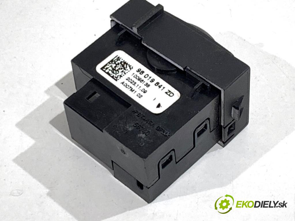 TOYOTA PROACE Autobus 2024 130 kW 2.0 D4d (MDZ6) 1997 Prepínač ohrievania, vyhrievania sedačky 98019841ZD (Prepínacie páčky pod volantom)