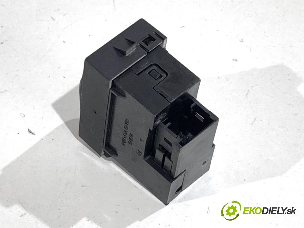 TOYOTA PROACE Autobus 2024 130 kW 2.0 D4d (MDZ6) 1997 Prepínač ohrievania, vyhrievania sedačky 98019841ZD (Prepínacie páčky pod volantom)