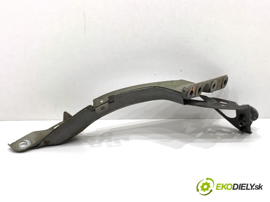 AUDI A6 C7 Kombi 2012 120 kW 2.0 TDI 1968 držiak blatníka pravy 4G0821136A