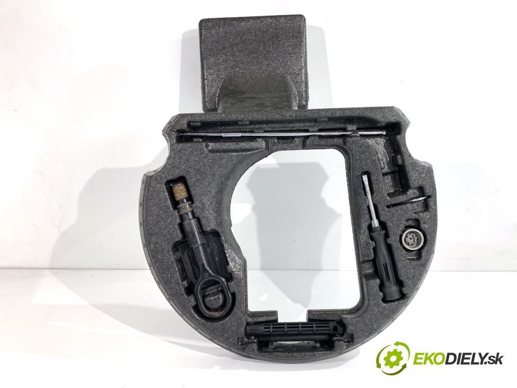 AUDI A6 C7 Kombi 2012 120 kW 2.0 TDI 1968 polystyrenové vložka kufra 4G0012109A