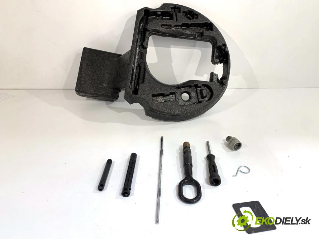 AUDI A6 C7 Kombi 2012 120 kW 2.0 TDI 1968 polystyrenové vložka kufra 4G0012109A