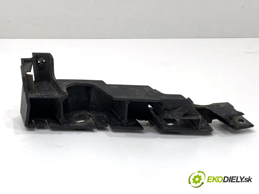 AUDI A6 C7 Kombi 2012 120 kW 2.0 TDI 1968 Úchyt nárazníka pravy predný 4G0807284