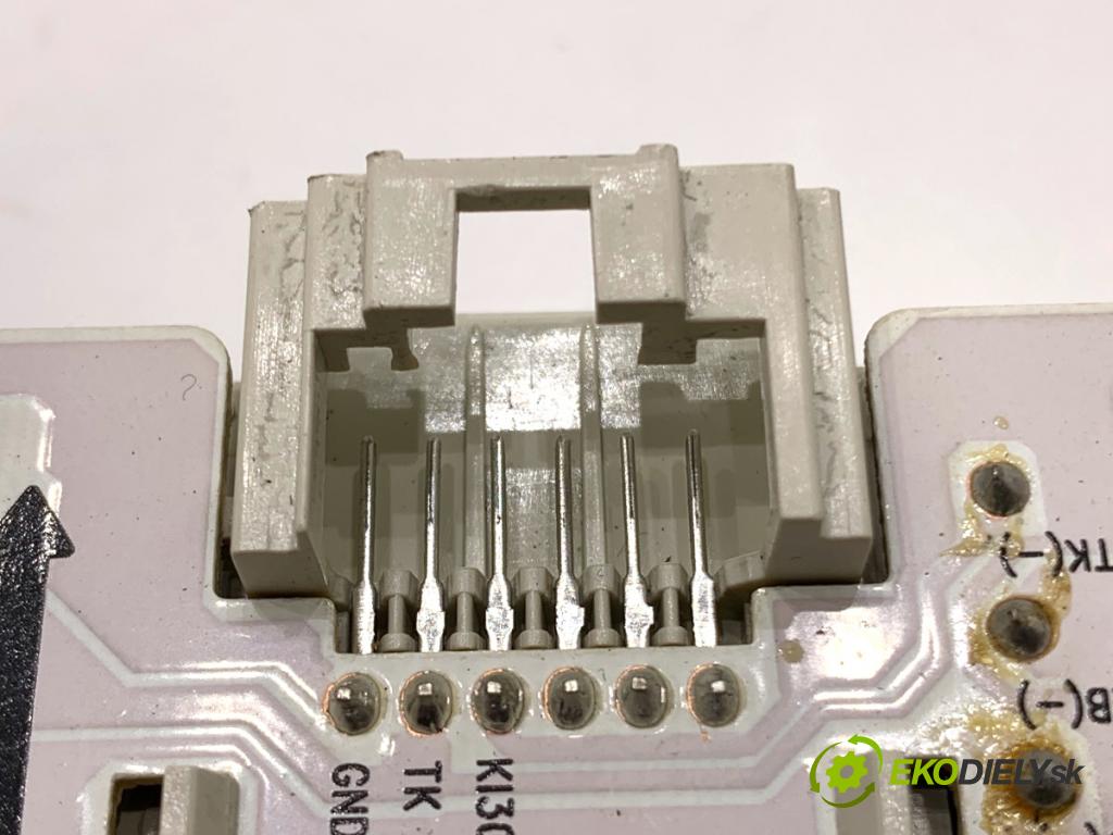 AUDI A6 C7 Kombi 2012 120 kW 2.0 TDI 1968 světlo stropní LED zadní část 4G0947111