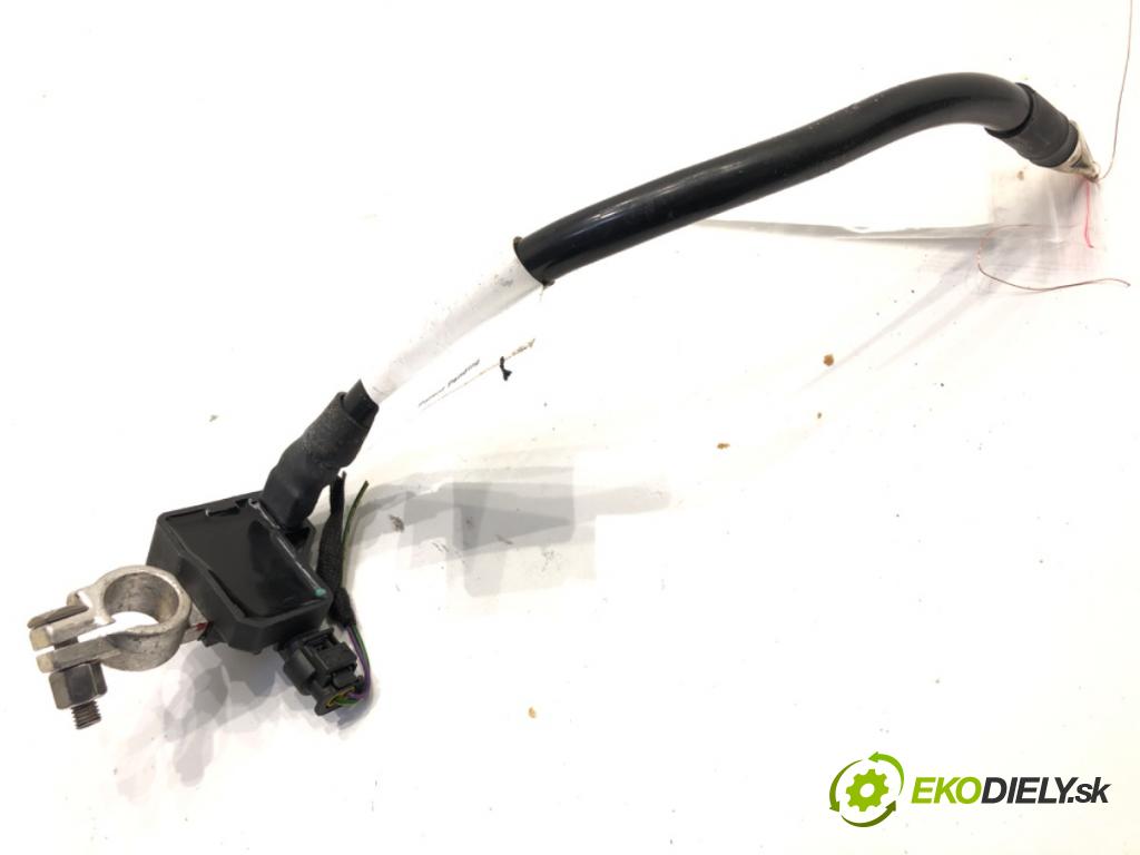 AUDI A6 C7 Kombi 2012 120 kW 2.0 TDI 1968 svorka MINUS 8X0915181