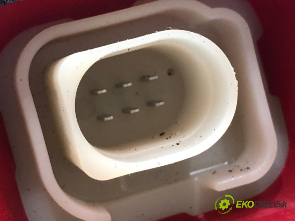 AUDI A6 C7 Kombi 2012 120 kW 2.0 TDI 1968 světlo zadní část pravá vnitřní 4G9945094B (Klika dveří ostatní)