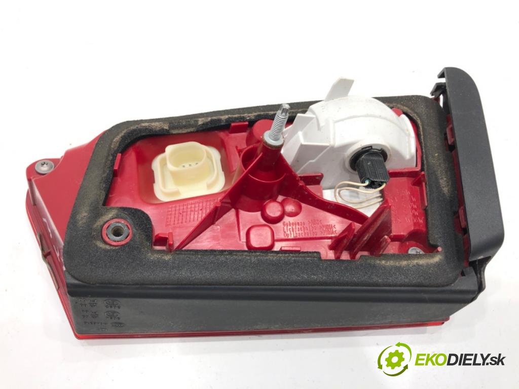 AUDI A6 C7 Kombi 2012 120 kW 2.0 TDI 1968 Svetlo zad ľavá strana vnútorná 4G9945093B (Kľučka dverí ostatné)