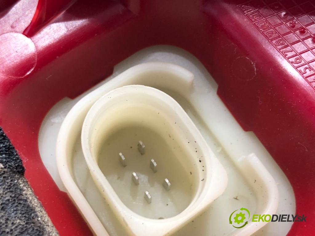 AUDI A6 C7 Kombi 2012 120 kW 2.0 TDI 1968 Svetlo zad ľavá strana vnútorná 4G9945093B (Kľučka dverí ostatné)