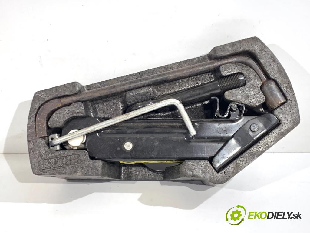 VW GOLF V Kombi 2008 77 kW 1.9 TDI 1896 Súprava náradia 243967