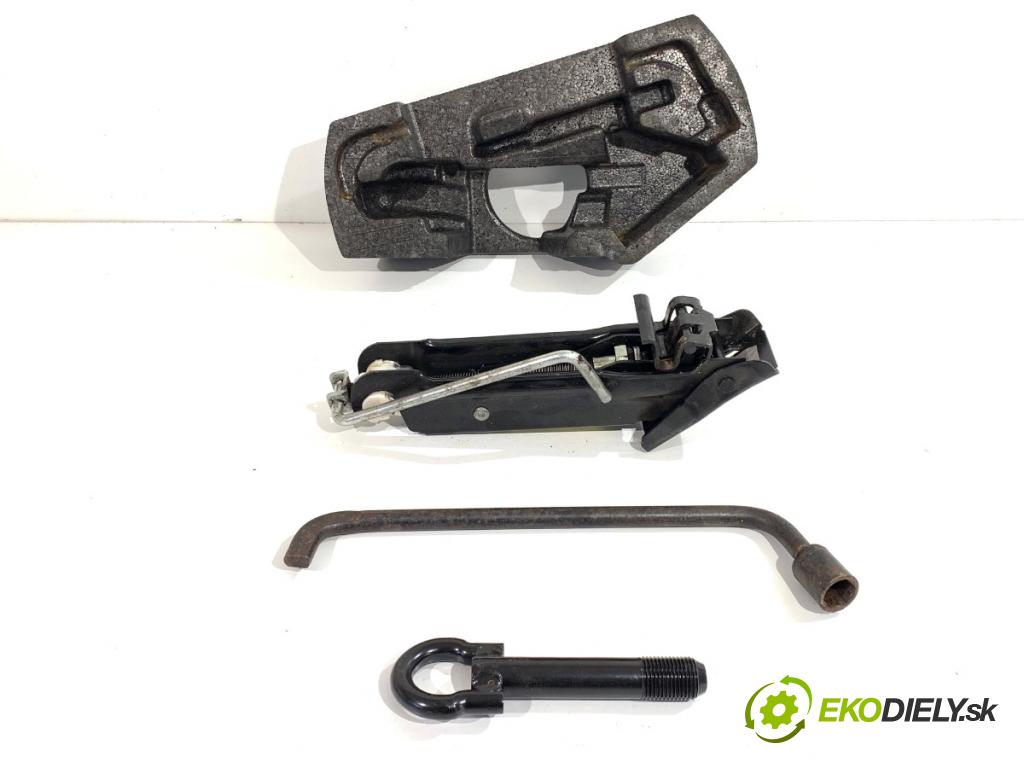 VW GOLF V Kombi 2008 77 kW 1.9 TDI 1896 Súprava náradia 243967