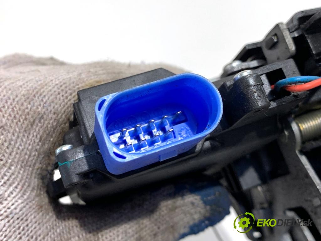 VW GOLF V Kombi 2008 77 kW 1.9 TDI 1896 zámok Dvere pravy predný 3D1837016AC