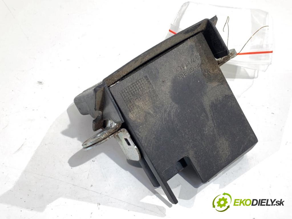 VW GOLF V Kombi 2008 77 kW 1.9 TDI 1896 zámok dverí zad 5M0827505B